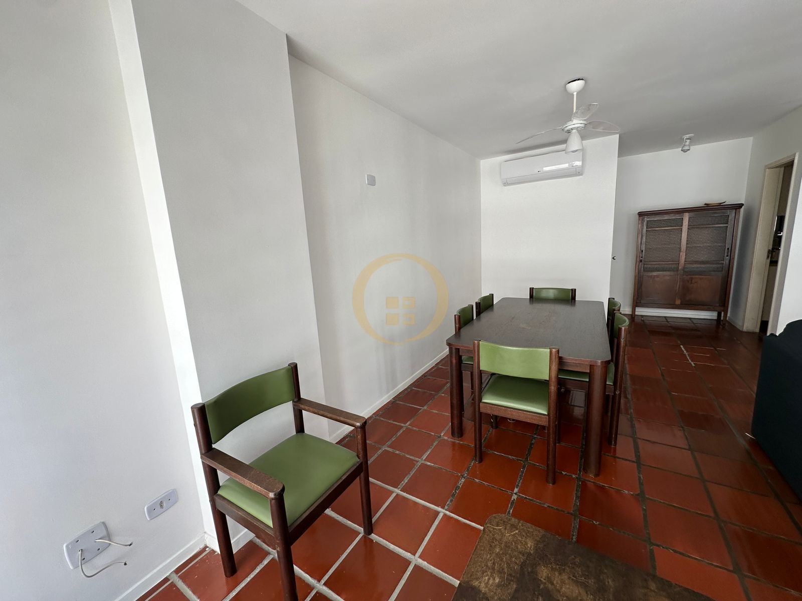 Apartamento na Praia das Pitangueiras, Guarujá - SP