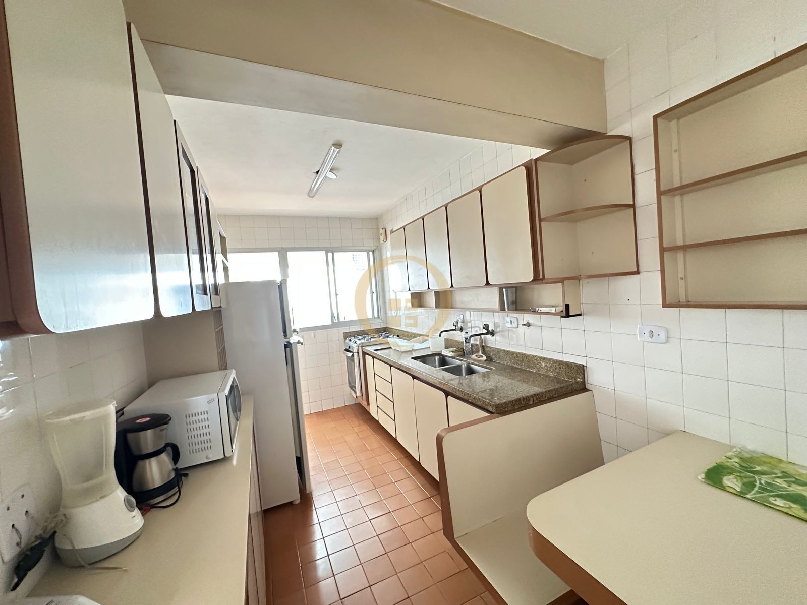 Apartamento na Praia das Pitangueiras, Guarujá - SP