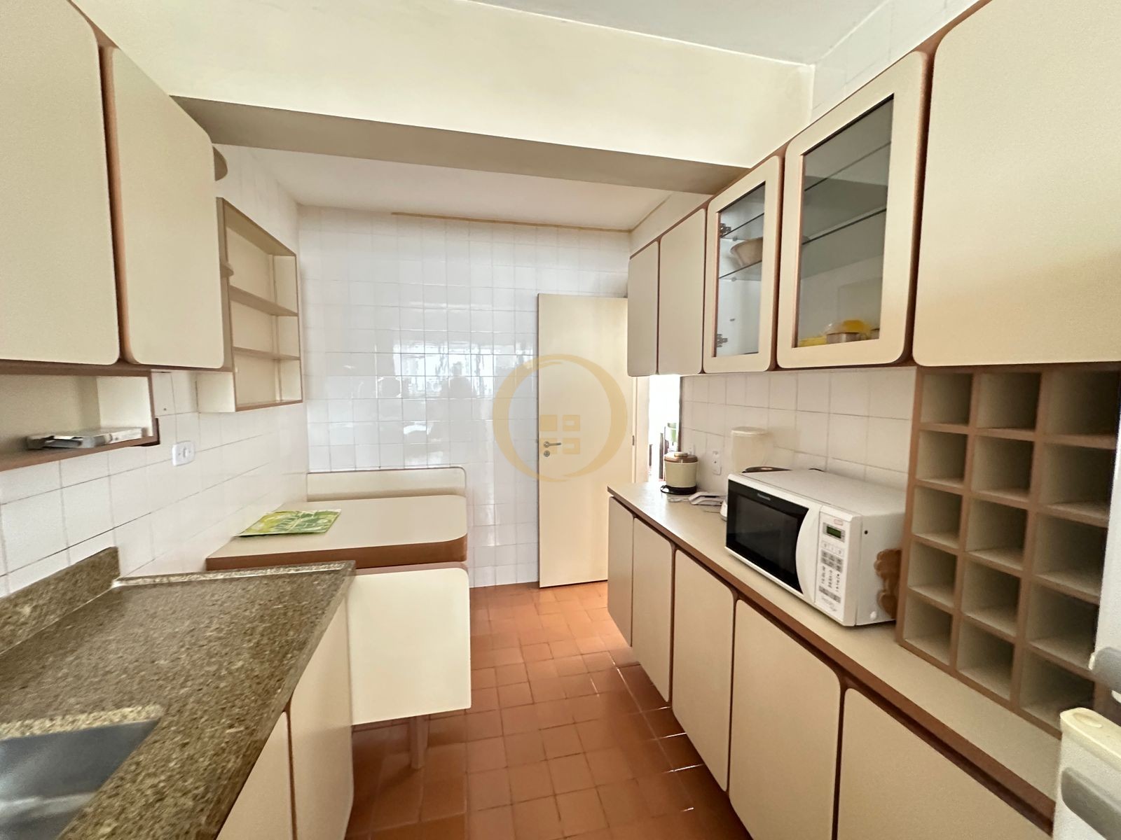 Apartamento na Praia das Pitangueiras, Guarujá - SP