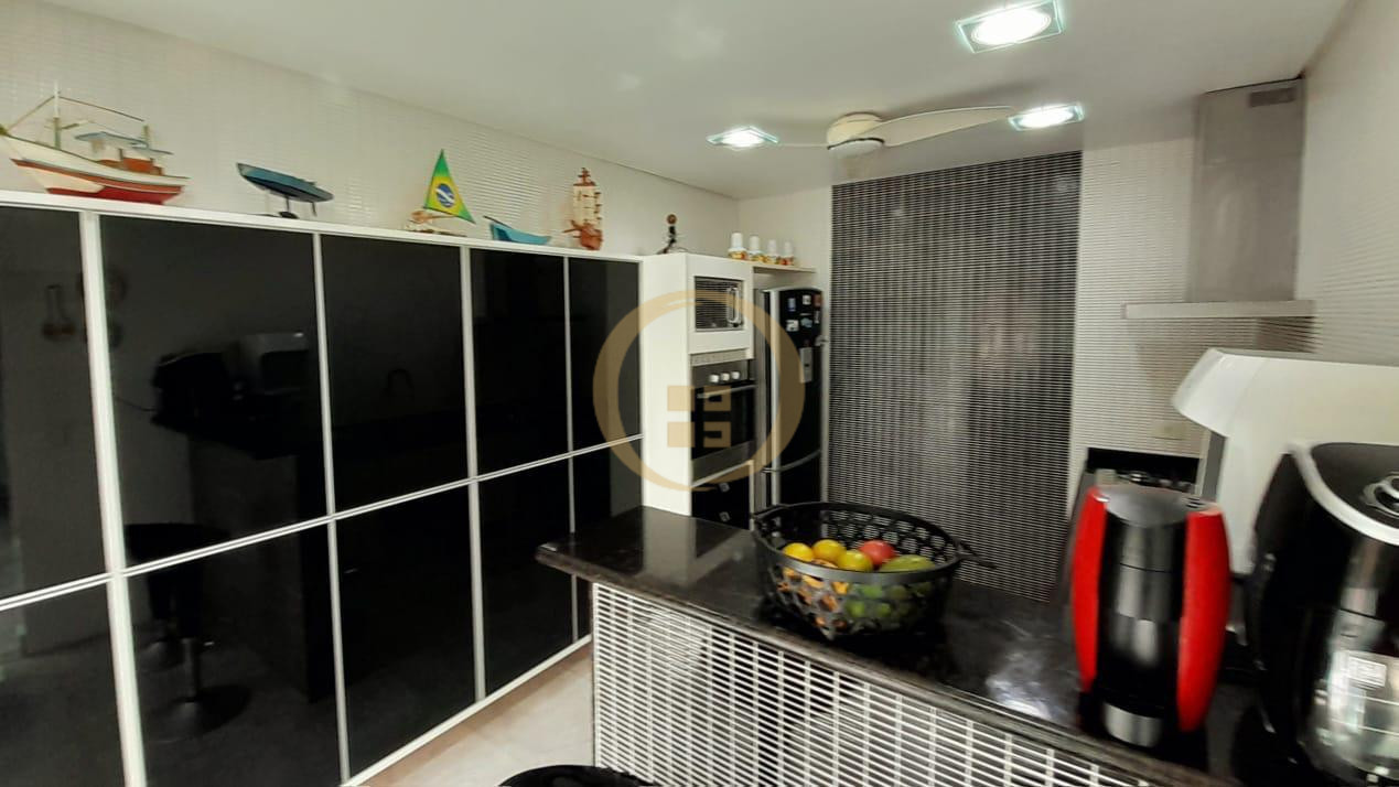 Casa em Condomínio na Praia da Enseada, Guarujá - SP