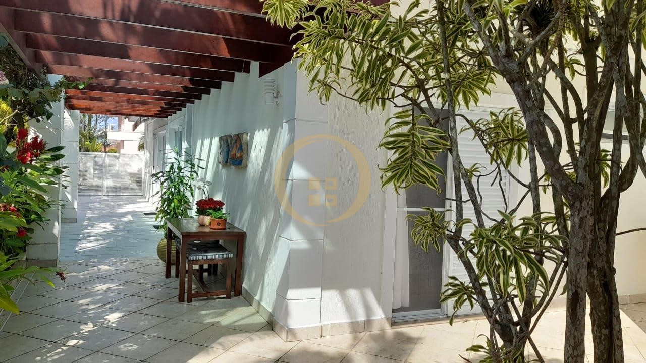 Casa em Condomínio na Praia da Enseada, Guarujá - SP