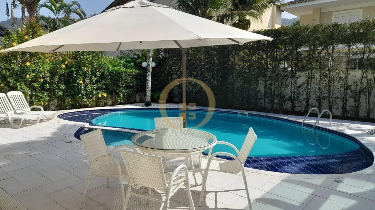 Casa em Condomínio na Praia da Enseada, Guarujá - SP