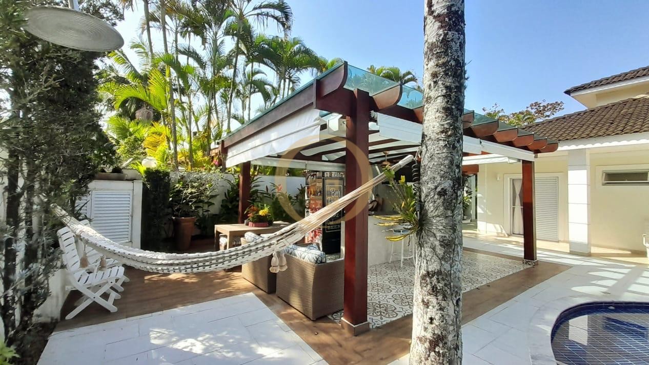 Casa em Condomínio na Praia da Enseada, Guarujá - SP