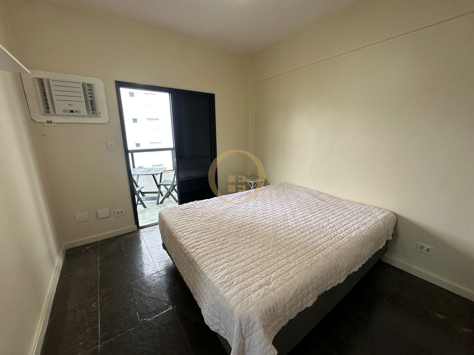 Apartamento na Praia das Astúrias, Guarujá - SP