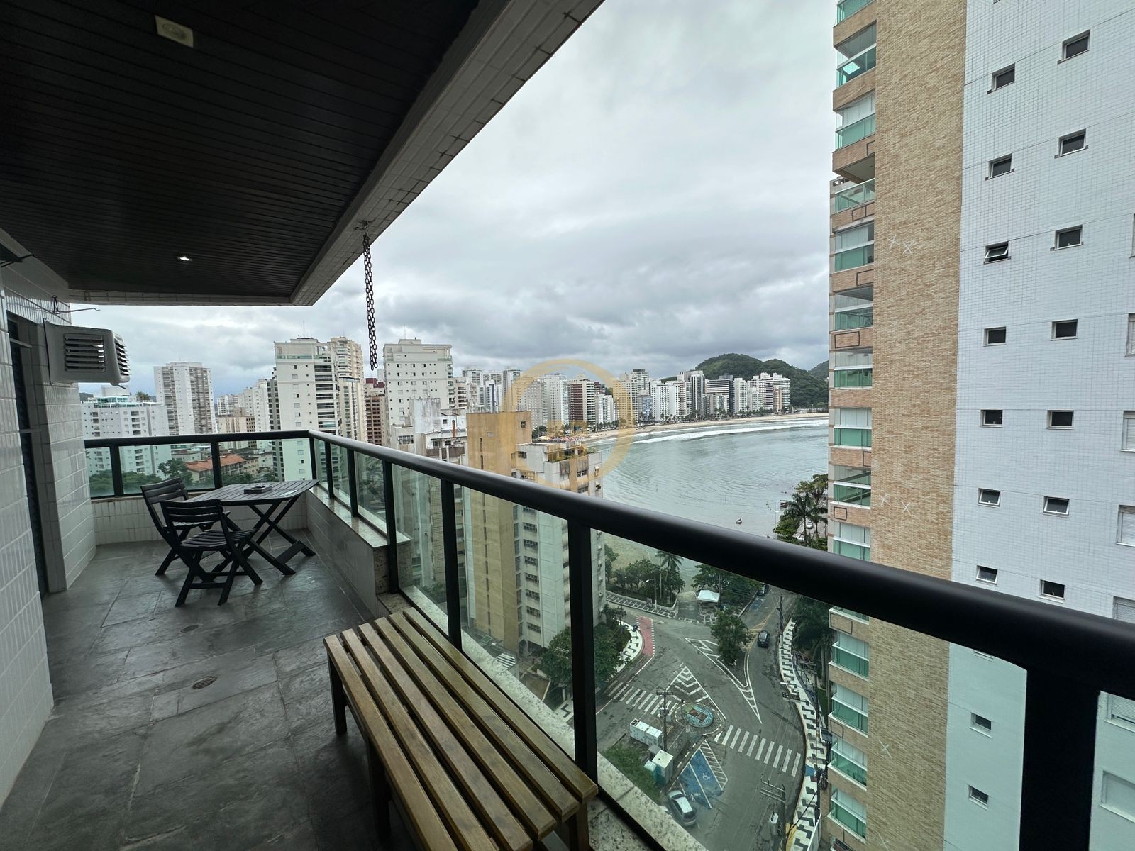 Apartamento na Praia das Astúrias, Guarujá - SP
