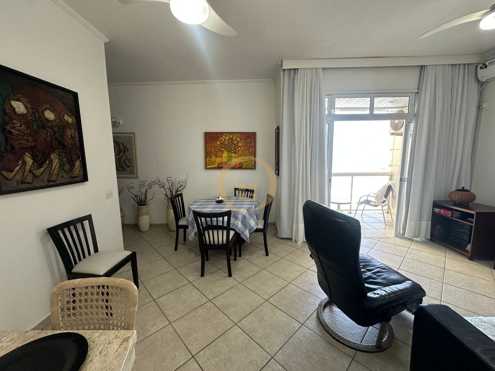 Apartamento Frente ao Mar nas Pitangueiras, Guarujá - SP