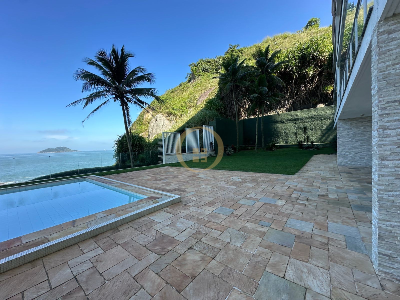 Apartamento Frente Mar,  Praia das Astúrias, Guarujá - SP