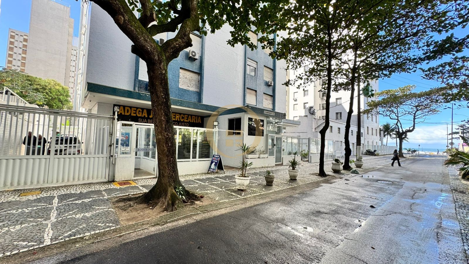 Apartamento na Praia das Pitangueiras, Guarujá - SP