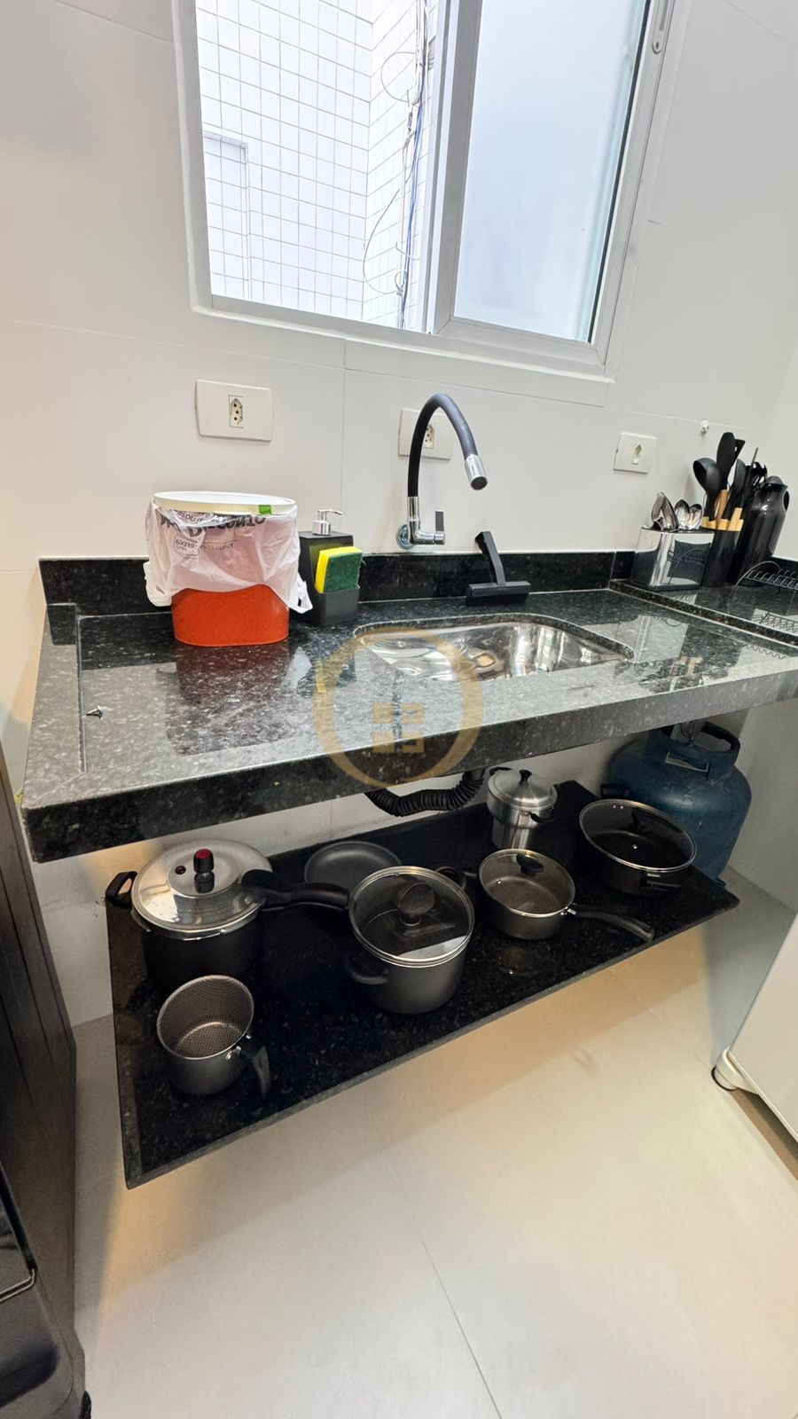 Apartamento na Praia das Pitangueiras, Guarujá - SP
