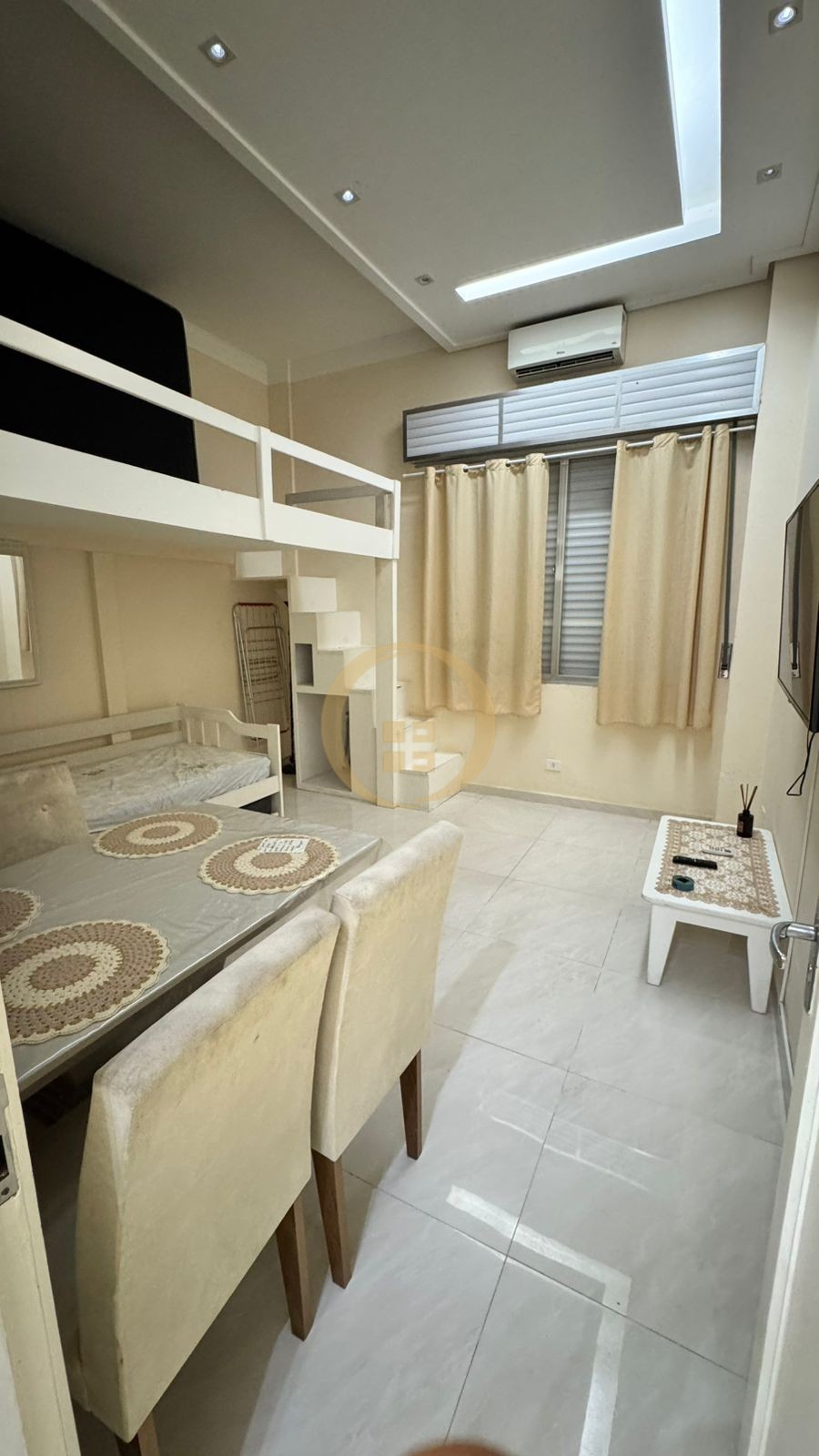 Apartamento na Praia das Pitangueiras, Guarujá - SP