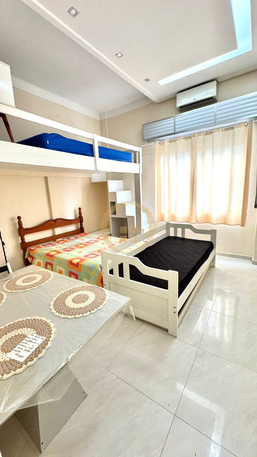 Apartamento na Praia das Pitangueiras, Guarujá - SP