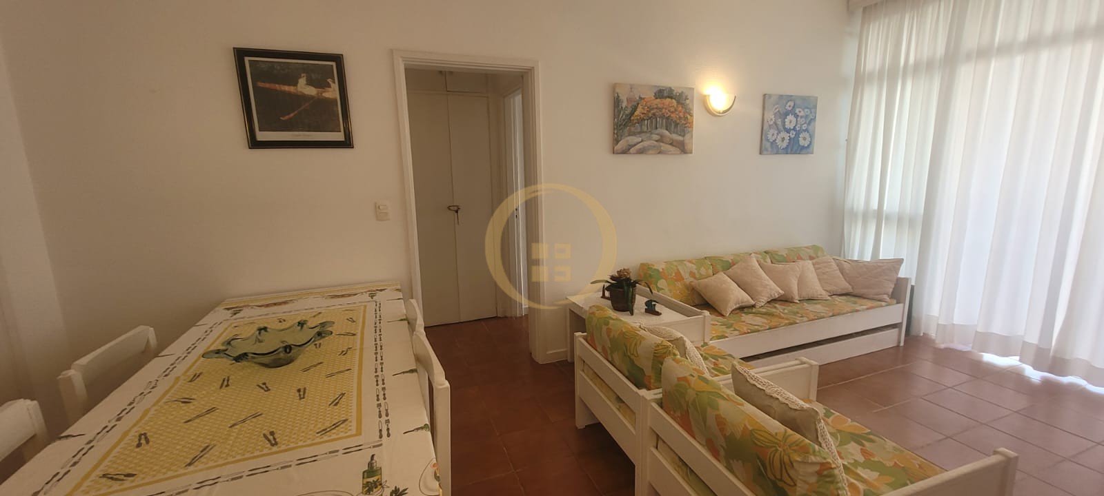 Apartamento na Praia das Pitangueiras, Guarujá - SP