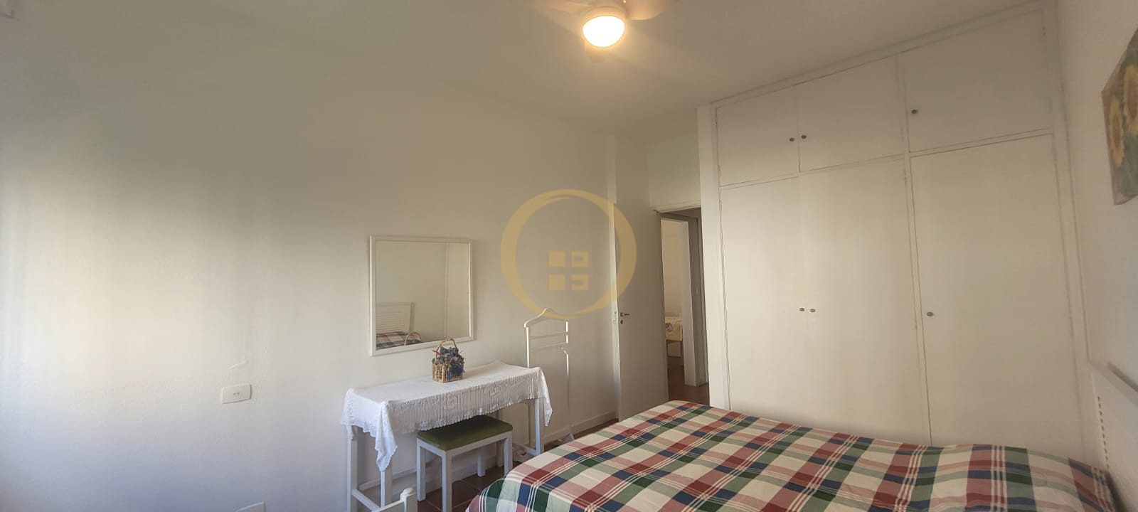 Apartamento na Praia das Pitangueiras, Guarujá - SP