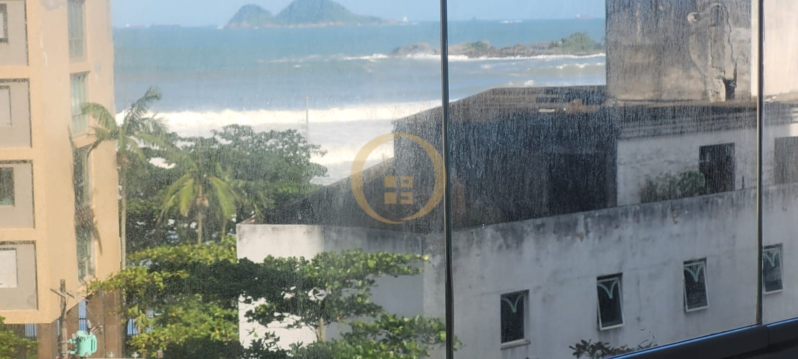 Apartamento na Praia das Pitangueiras, Guarujá - SP
