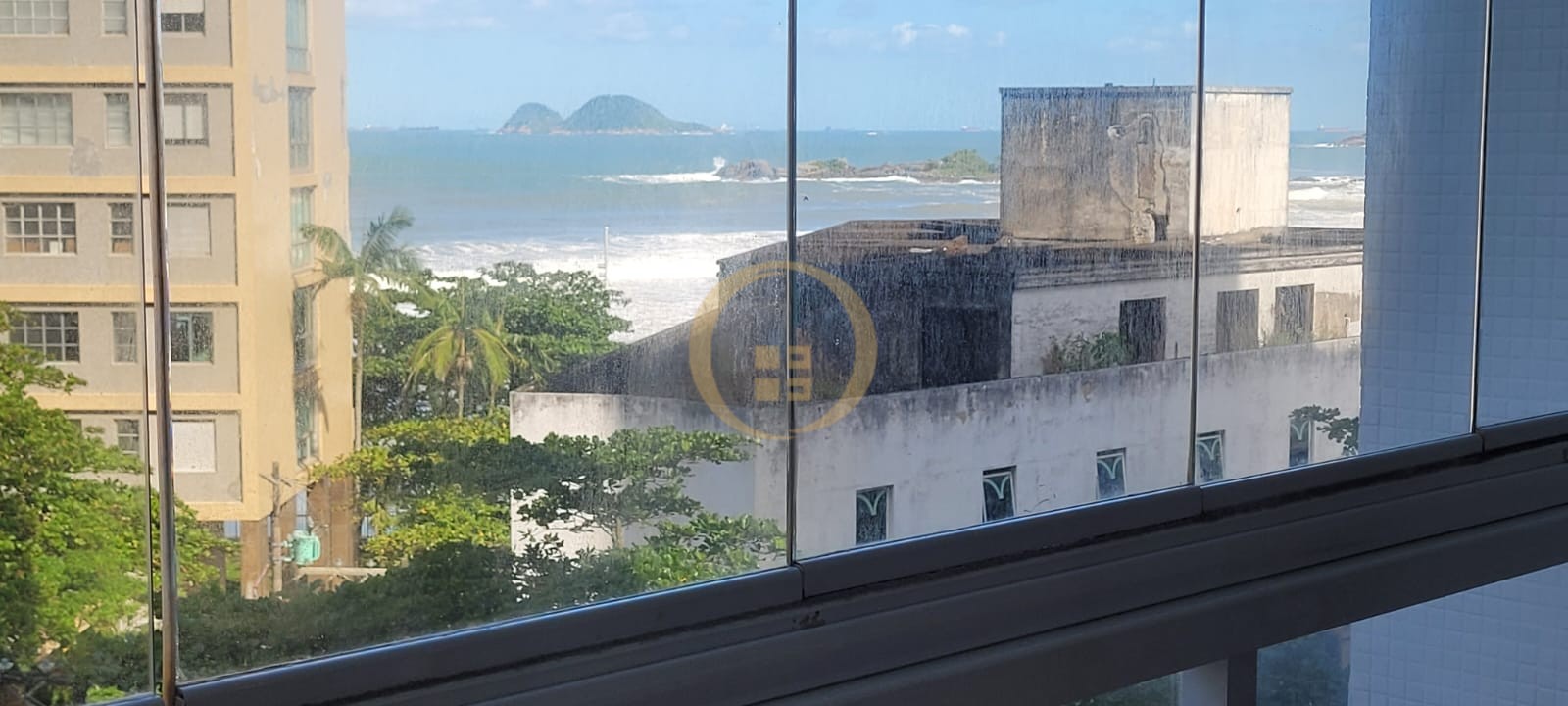 Apartamento na Praia das Pitangueiras, Guarujá - SP