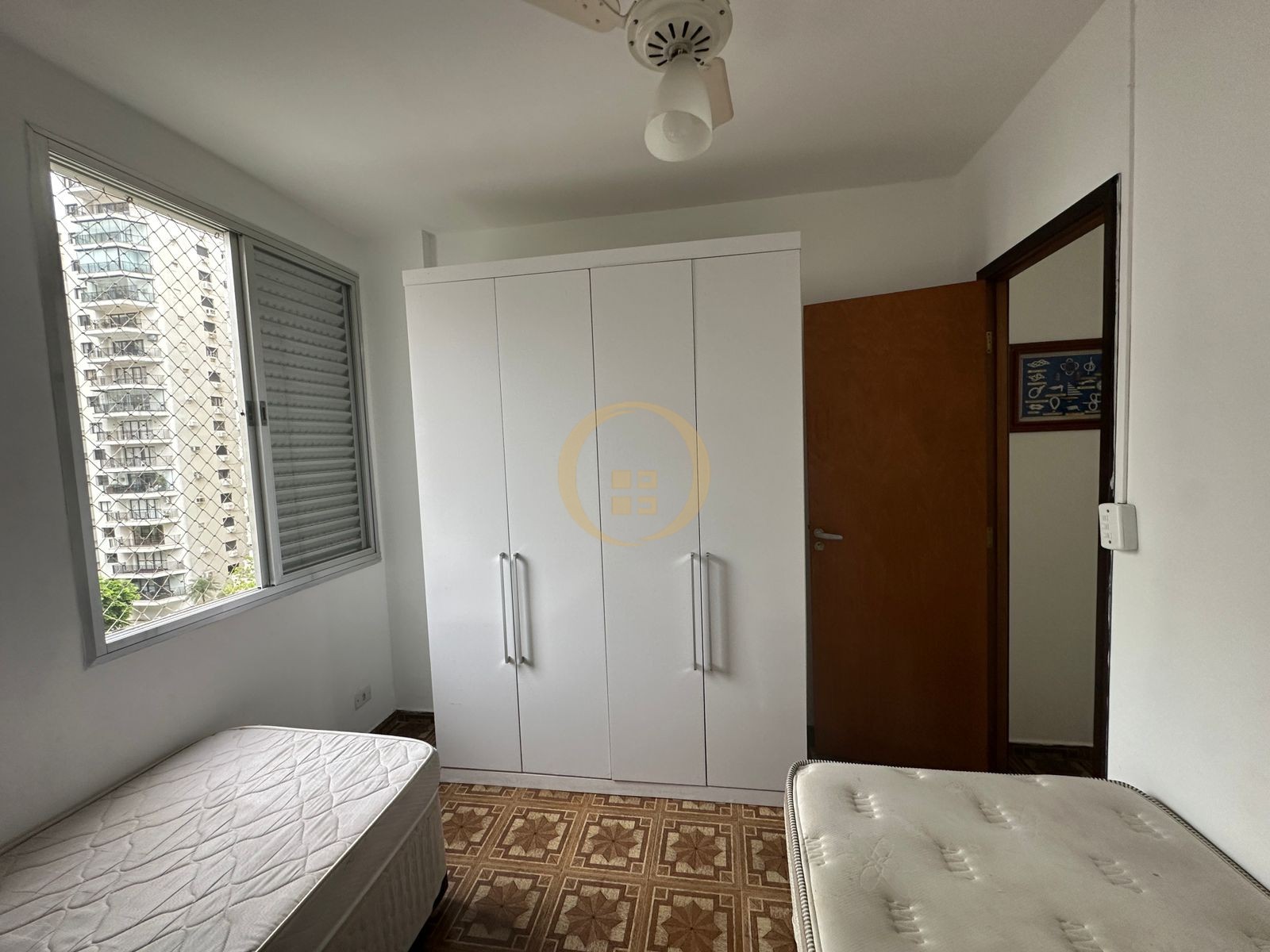 Apartamento na Praia das Pitangueiras, Guarujá - SP