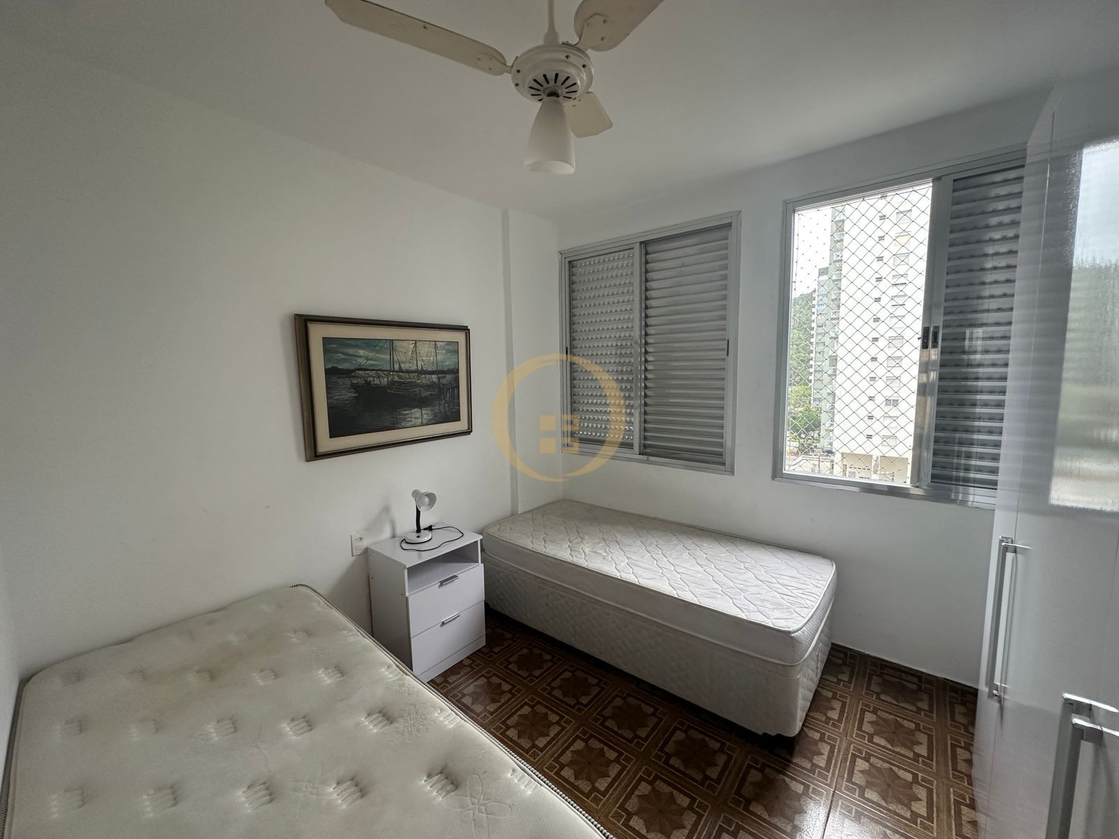 Apartamento na Praia das Pitangueiras, Guarujá - SP