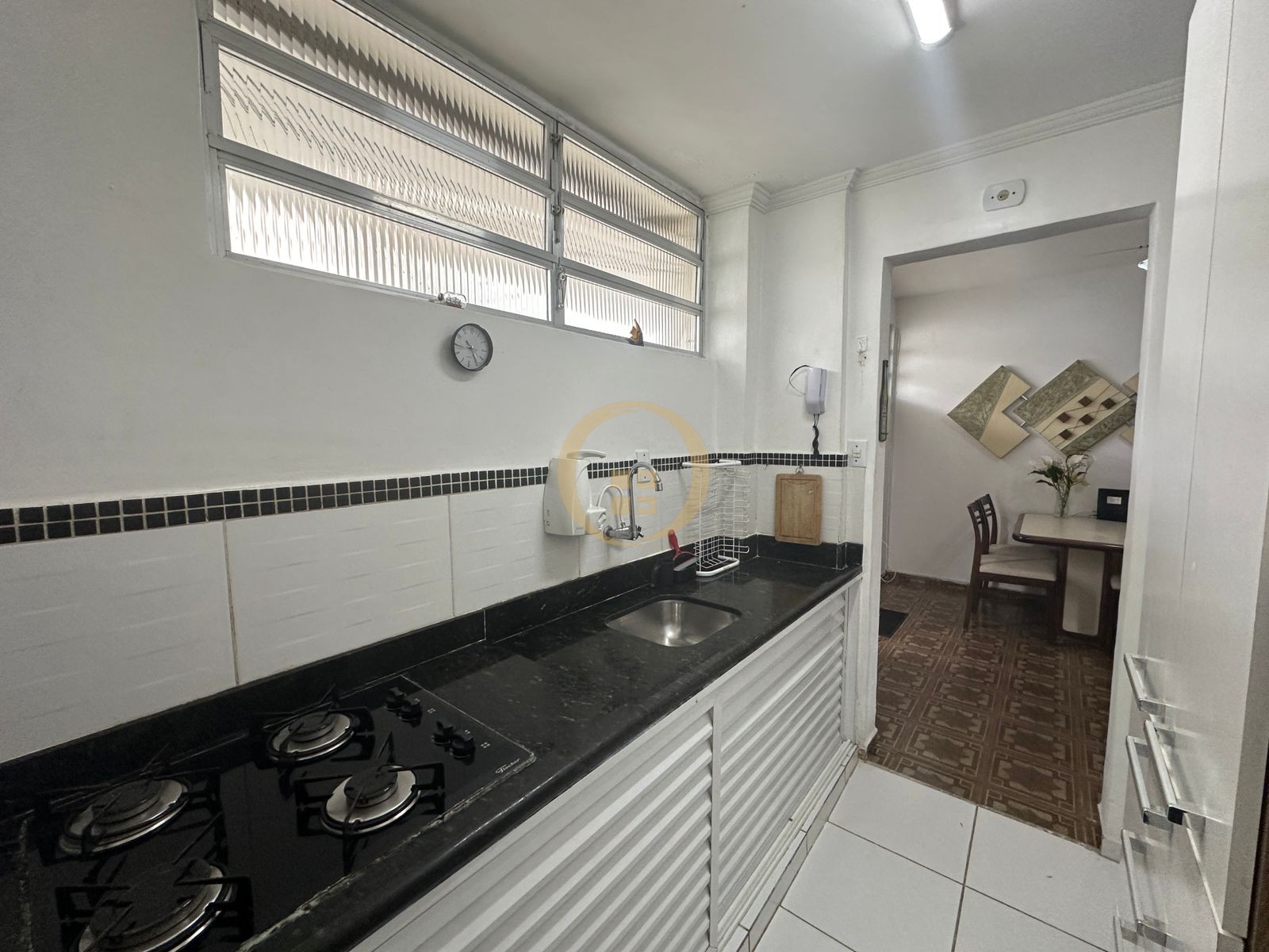 Apartamento na Praia das Pitangueiras, Guarujá - SP