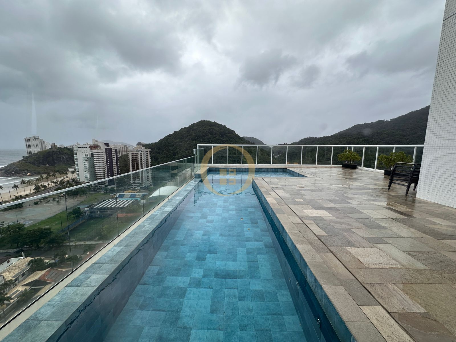 Apartamento na Praia da Enseada, Guarujá - SP