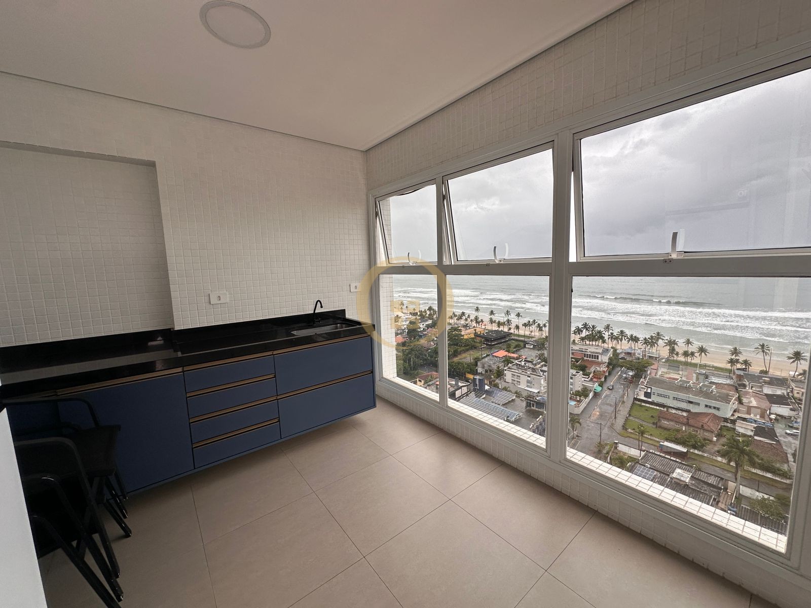 Apartamento na Praia da Enseada, Guarujá - SP