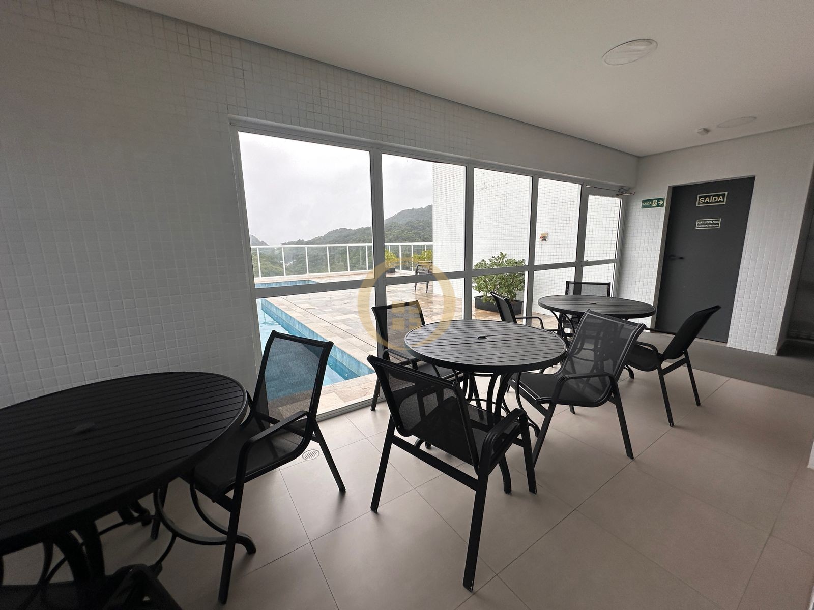 Apartamento na Praia da Enseada, Guarujá - SP