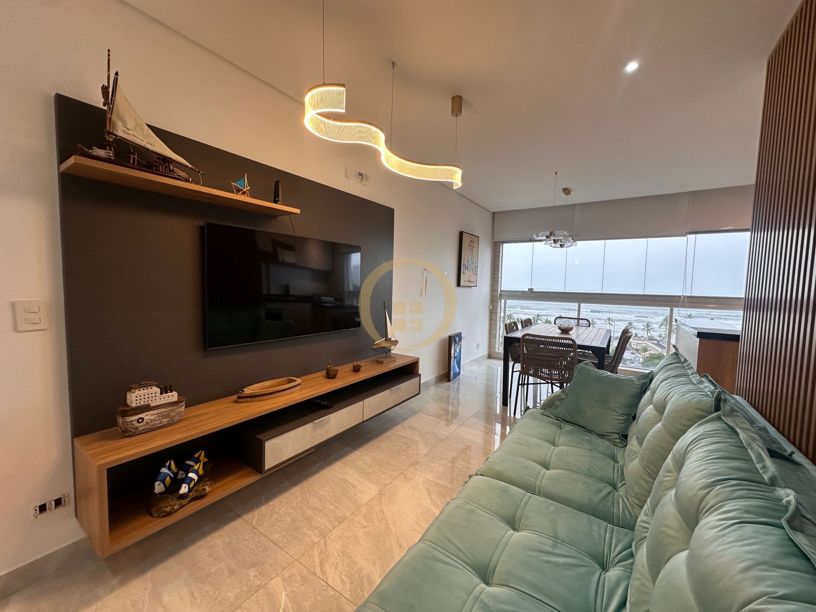 Apartamento na Praia da Enseada, Guarujá - SP