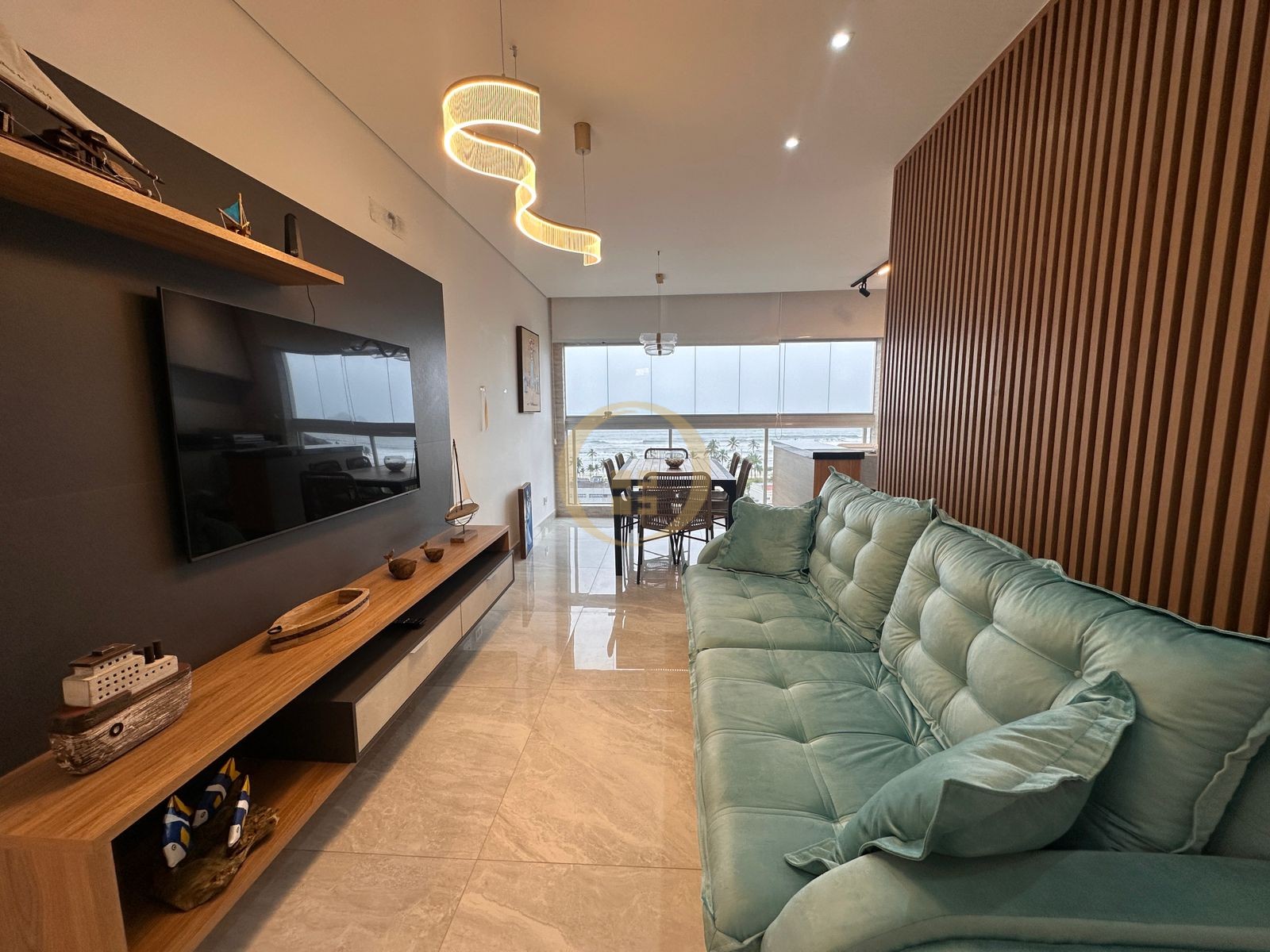 Apartamento na Praia da Enseada, Guarujá - SP