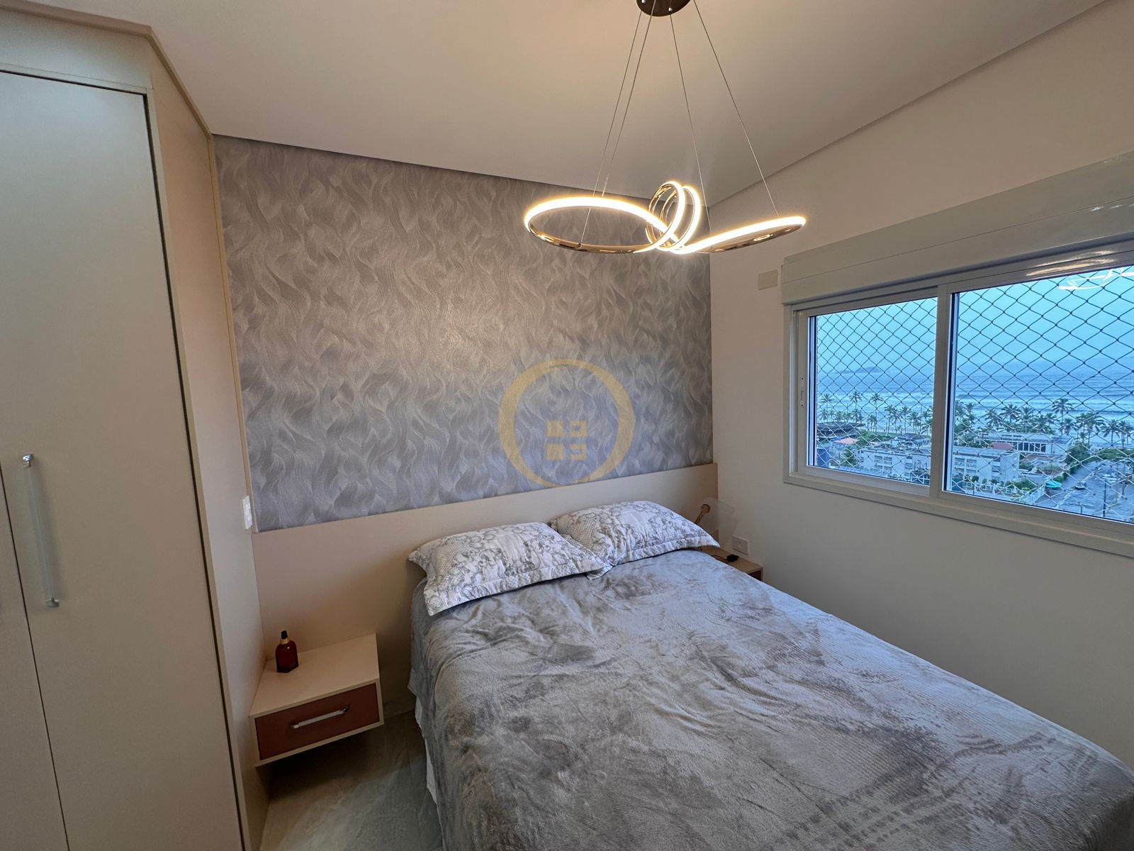 Apartamento na Praia da Enseada, Guarujá - SP