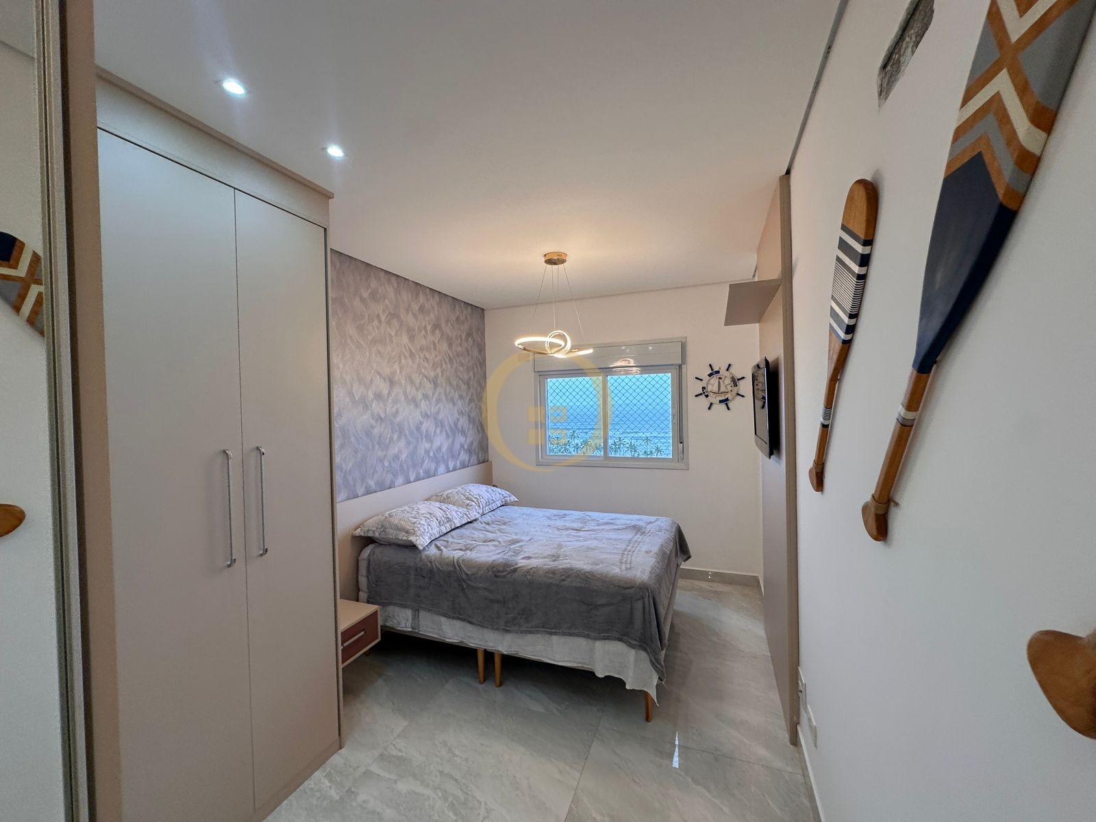 Apartamento na Praia da Enseada, Guarujá - SP