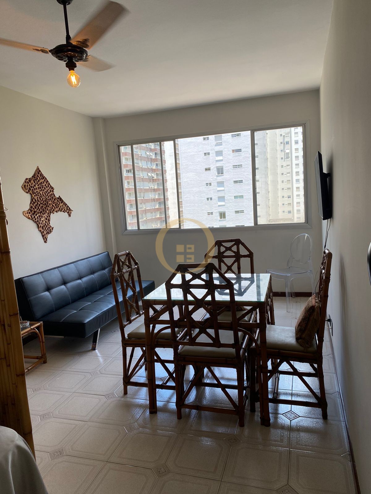 Apartamento na Praia das Pitangueiras, Guarujá - SP