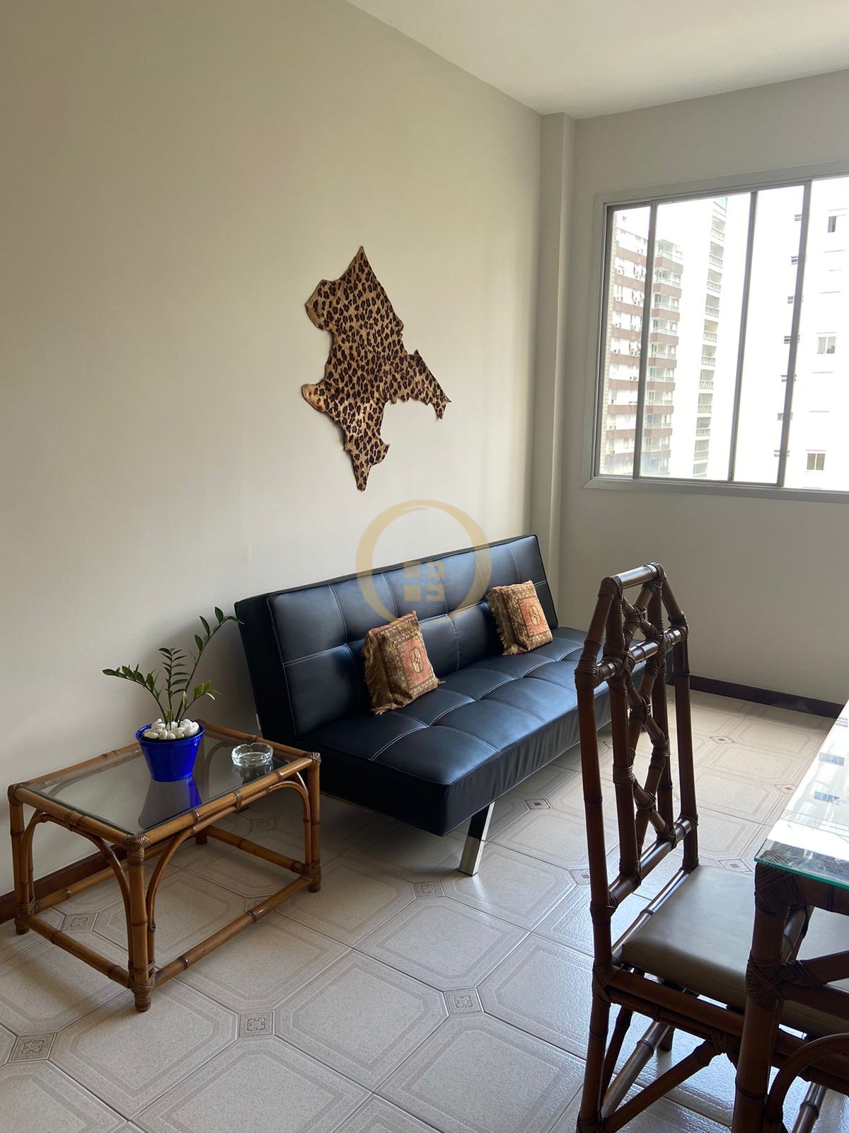 Apartamento na Praia das Pitangueiras, Guarujá - SP