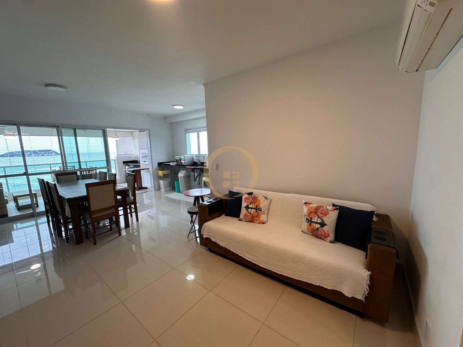 Apartamento na Praia da Enseada, Guarujá - SP