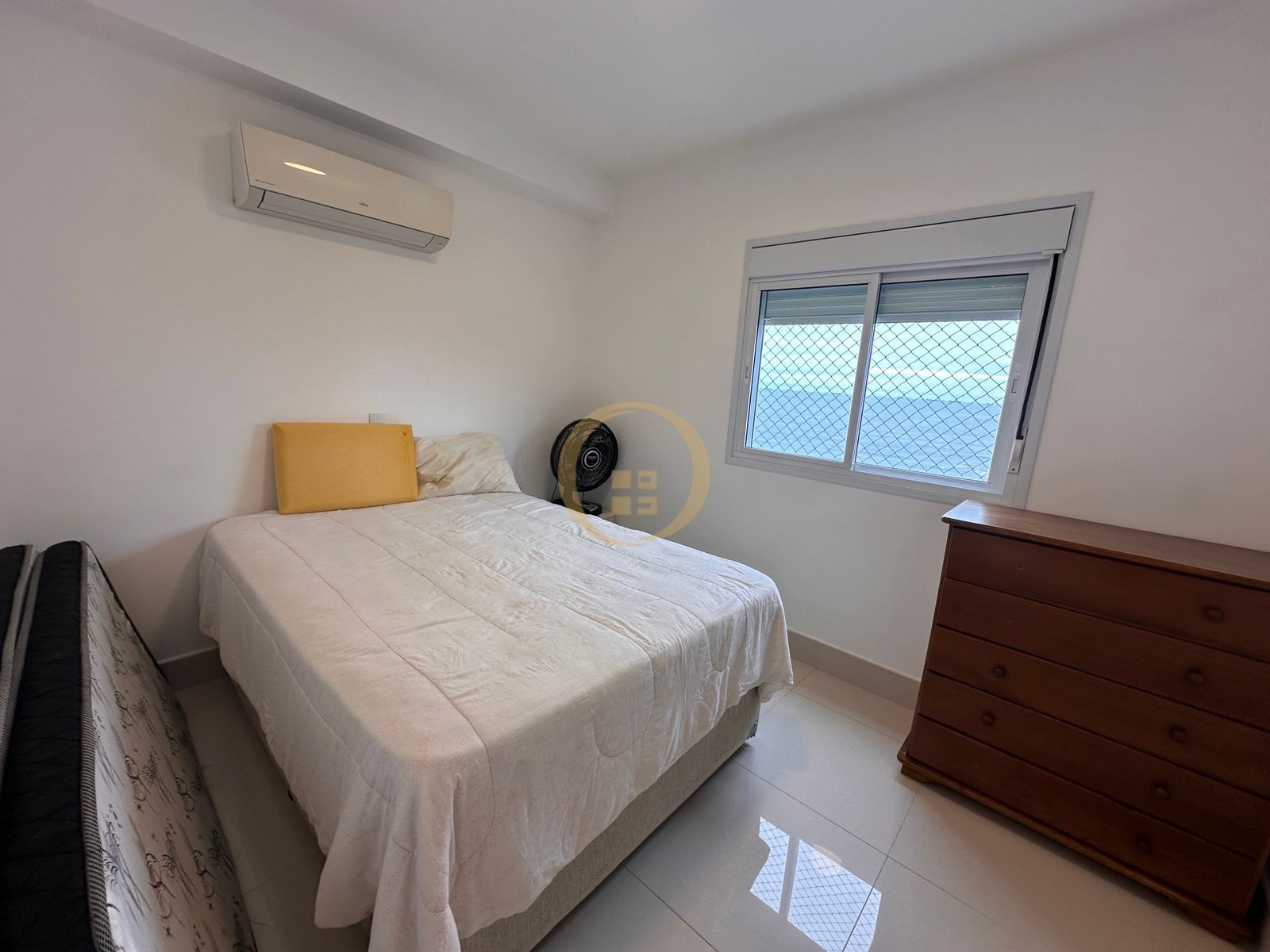 Apartamento na Praia da Enseada, Guarujá - SP