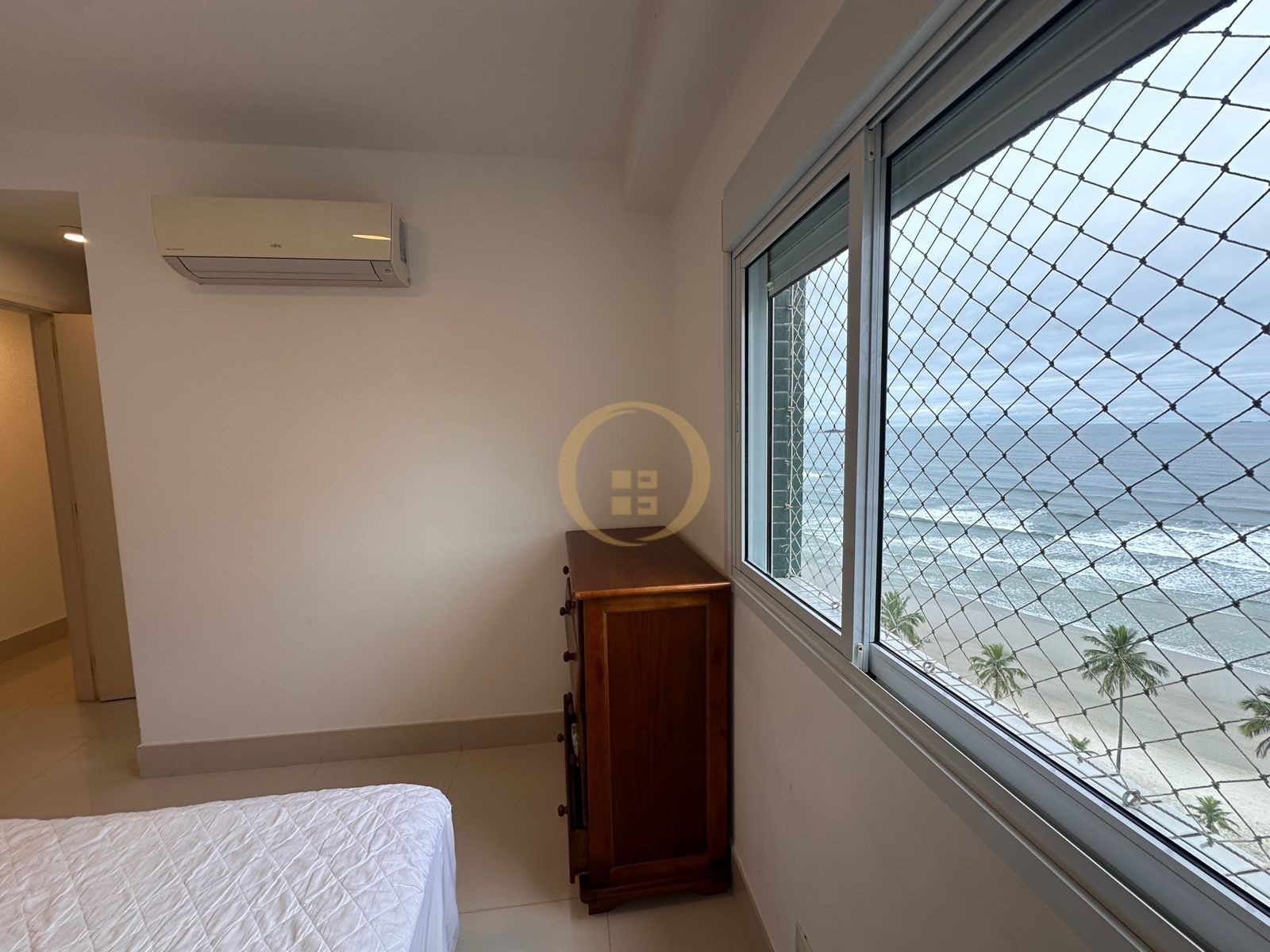 Apartamento na Praia da Enseada, Guarujá - SP