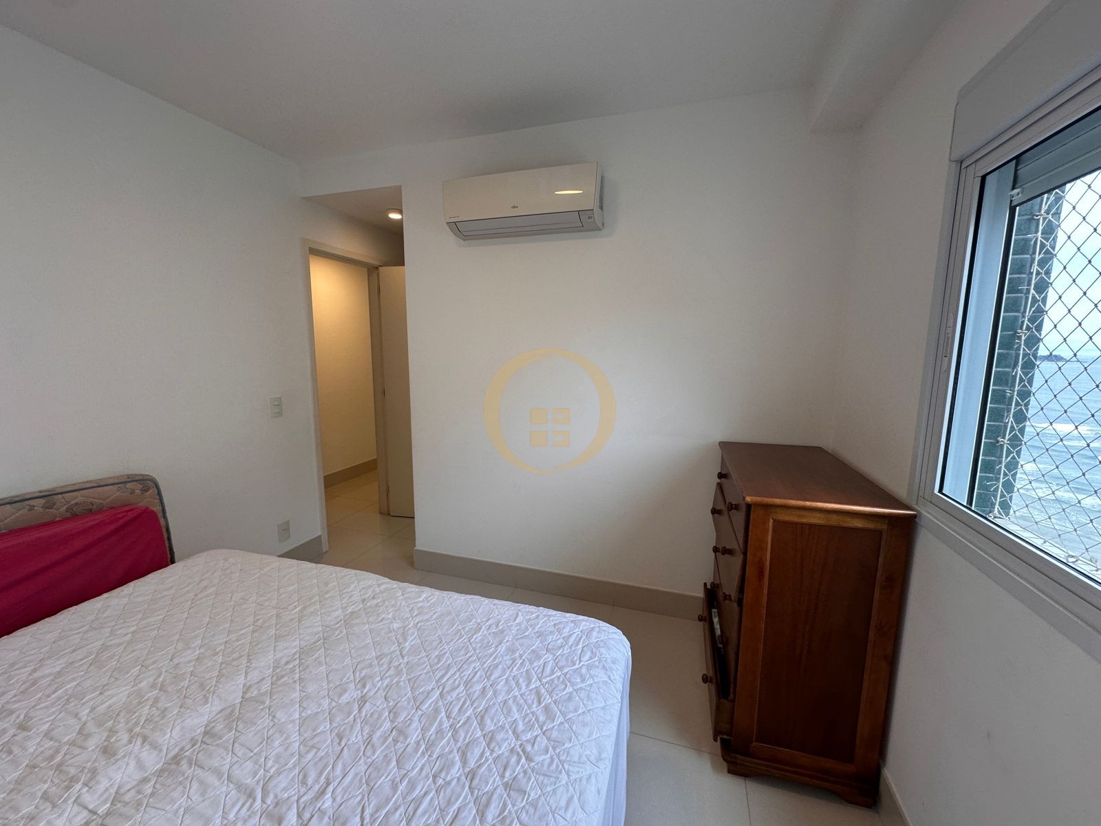 Apartamento na Praia da Enseada, Guarujá - SP