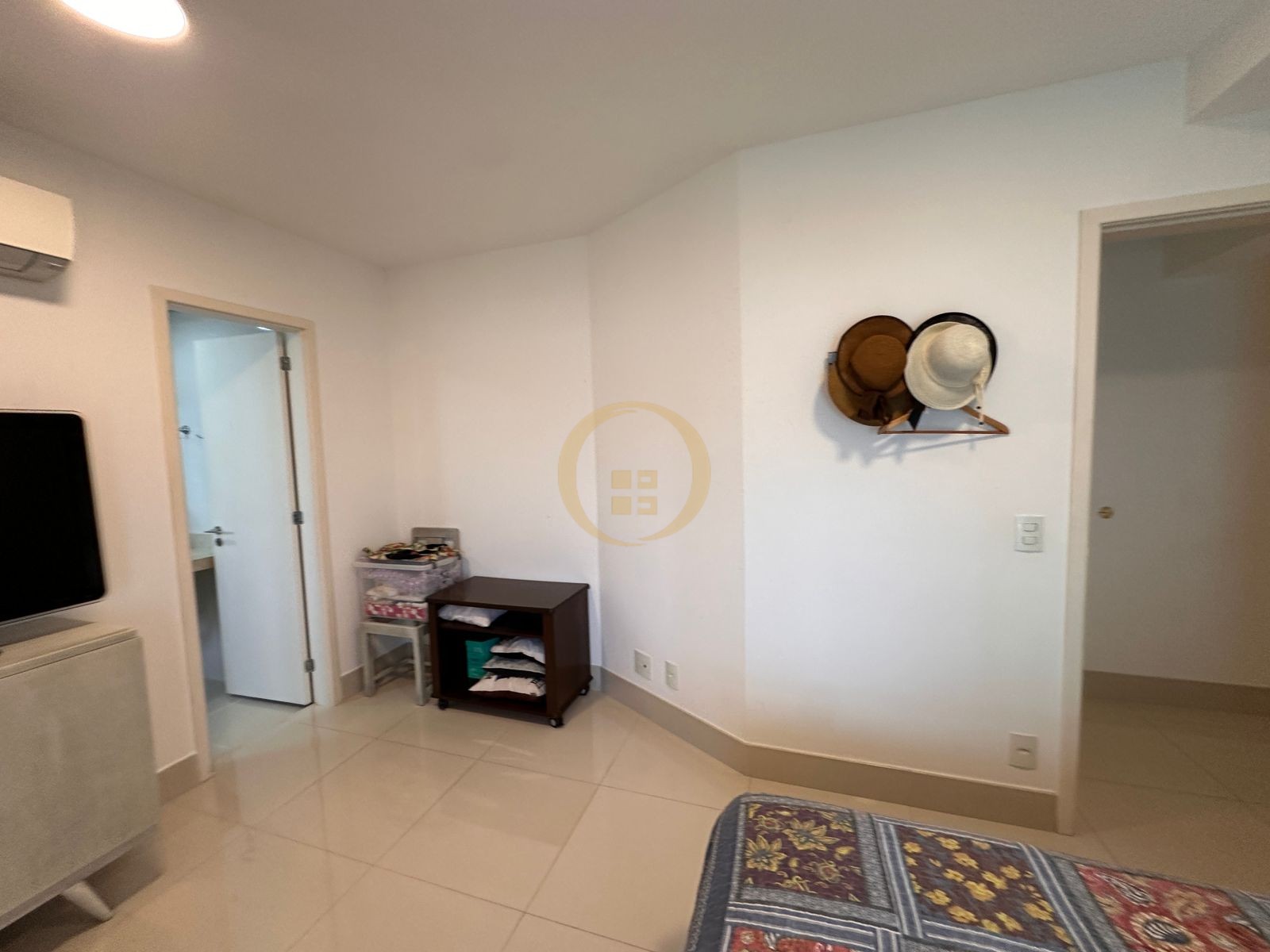 Apartamento na Praia da Enseada, Guarujá - SP
