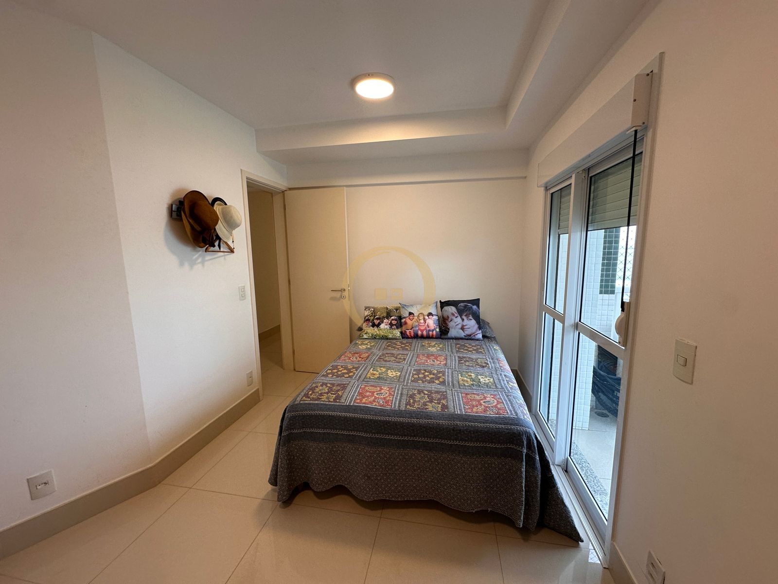 Apartamento na Praia da Enseada, Guarujá - SP