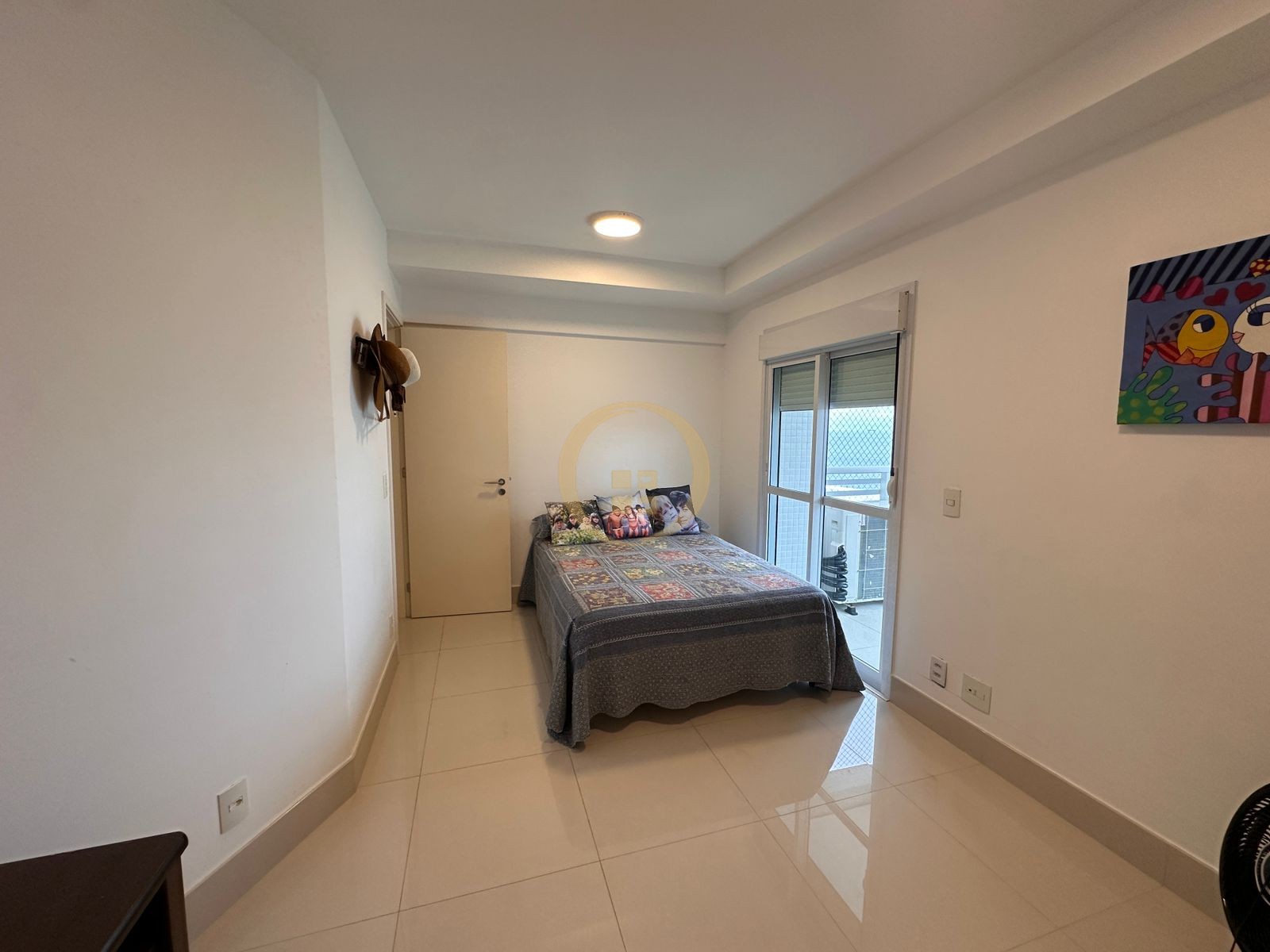 Apartamento na Praia da Enseada, Guarujá - SP