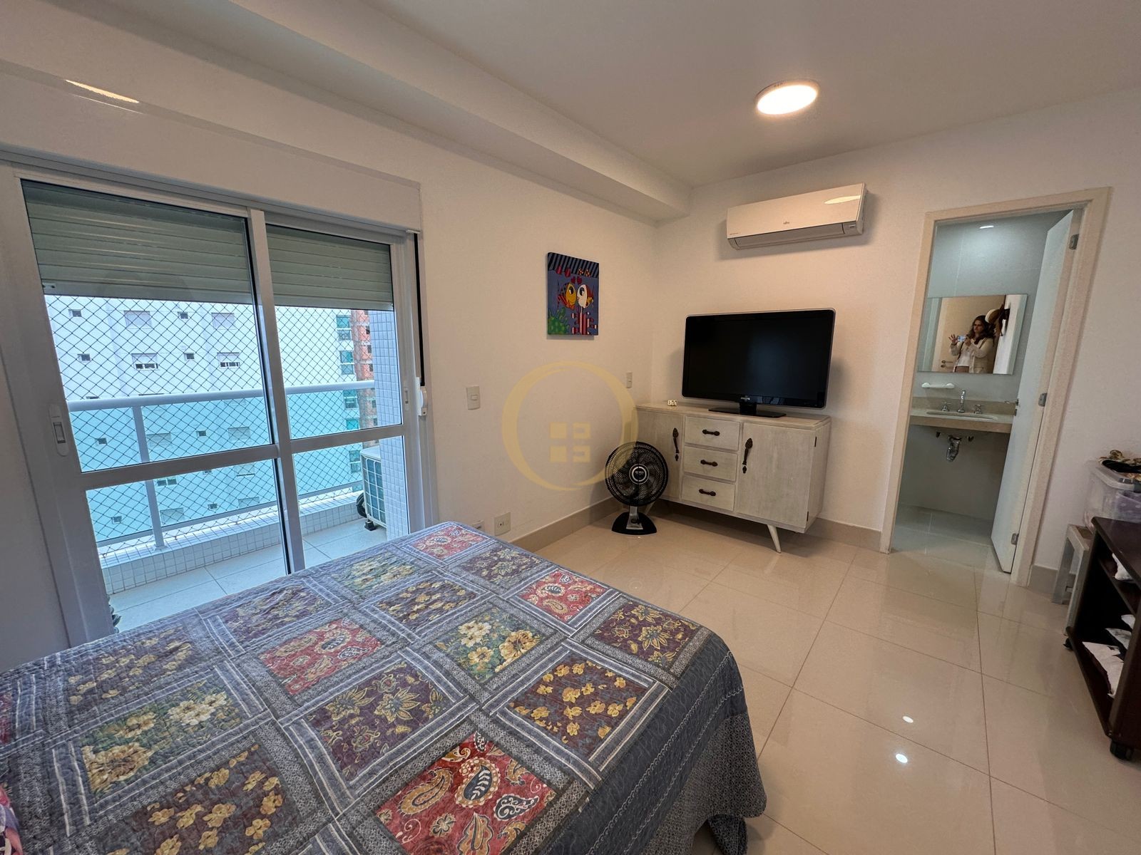 Apartamento na Praia da Enseada, Guarujá - SP