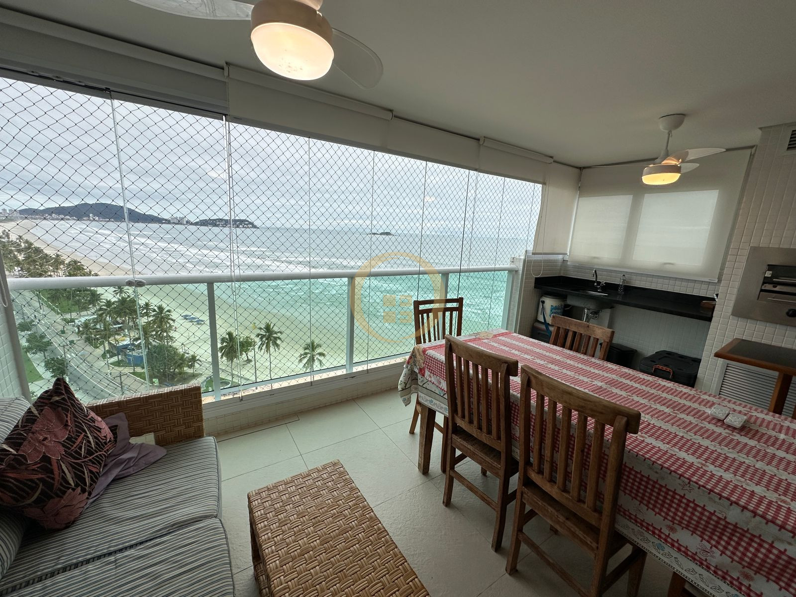 Apartamento na Praia da Enseada, Guarujá - SP