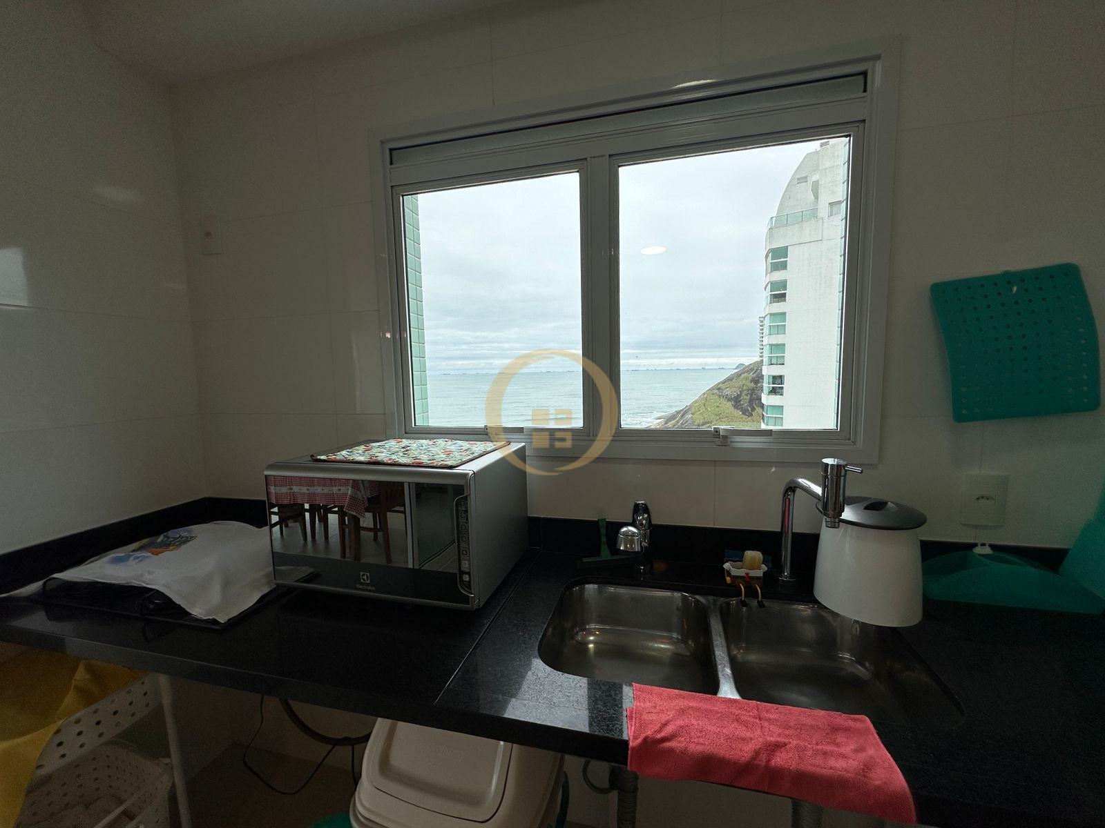 Apartamento na Praia da Enseada, Guarujá - SP
