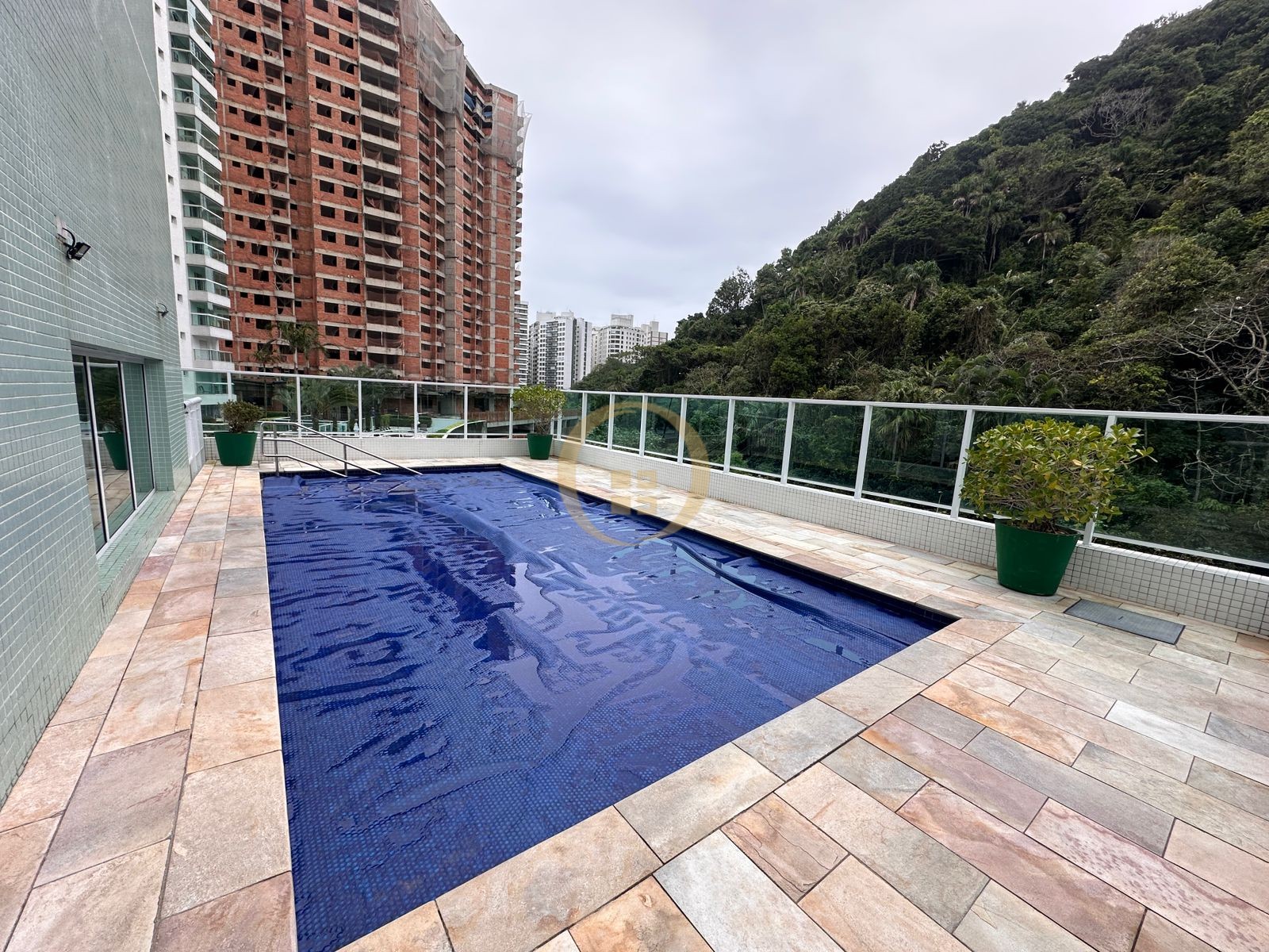 Apartamento na Praia da Enseada, Guarujá - SP