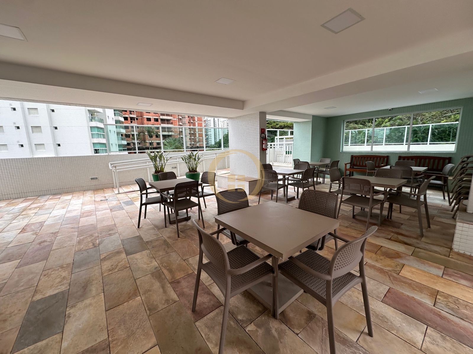 Apartamento na Praia da Enseada, Guarujá - SP