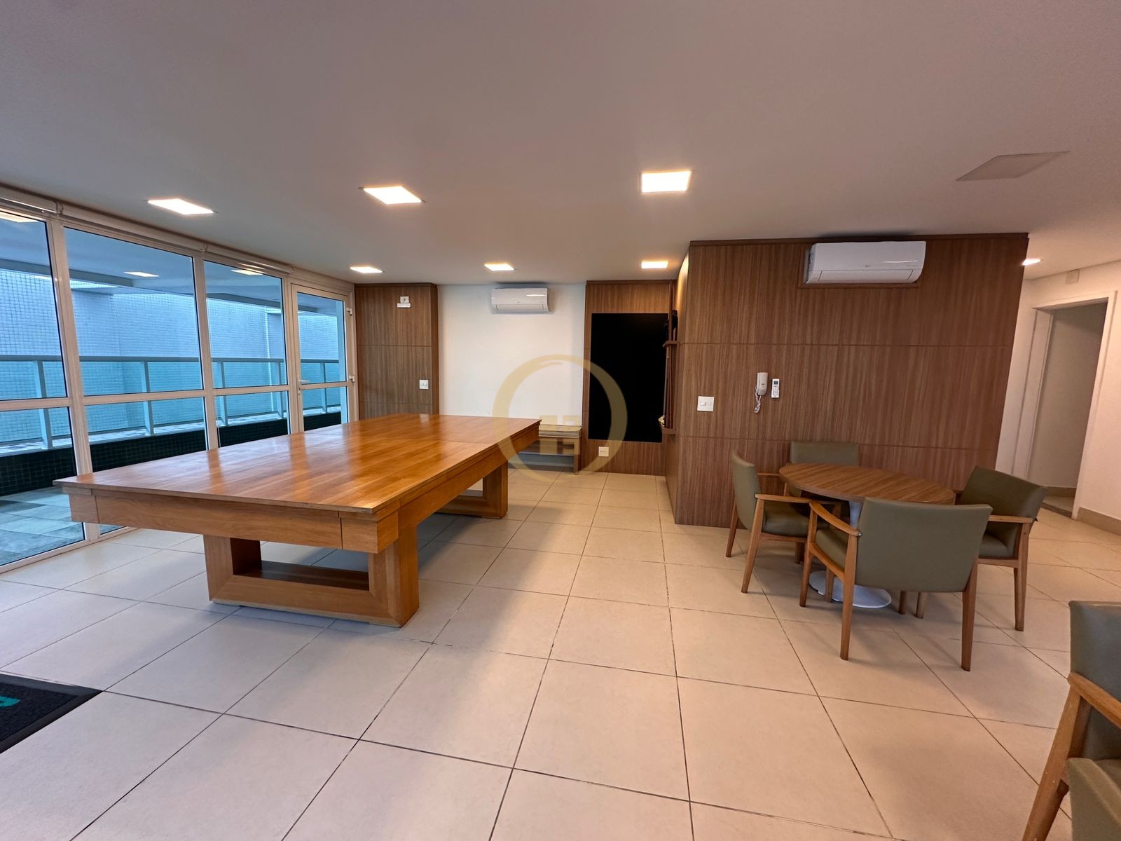 Apartamento na Praia da Enseada, Guarujá - SP