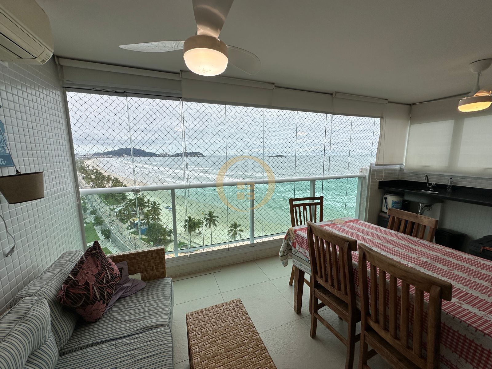 Apartamento na Praia da Enseada, Guarujá - SP