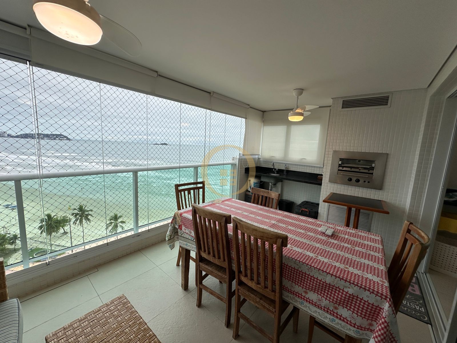Apartamento na Praia da Enseada, Guarujá - SP