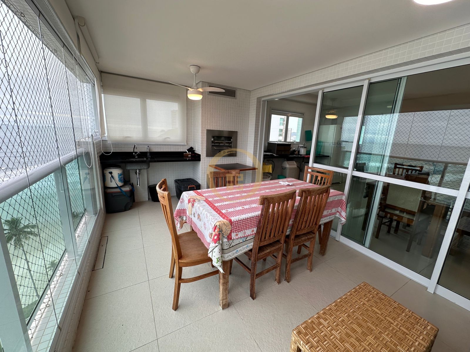 Apartamento na Praia da Enseada, Guarujá - SP