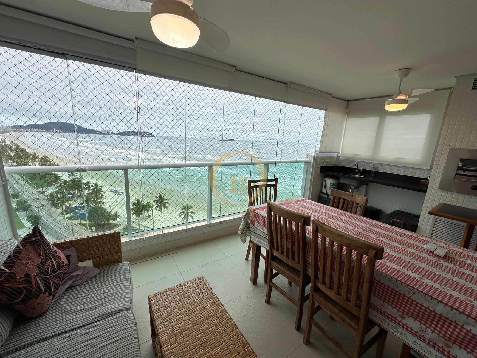 Apartamento na Praia da Enseada, Guarujá - SP