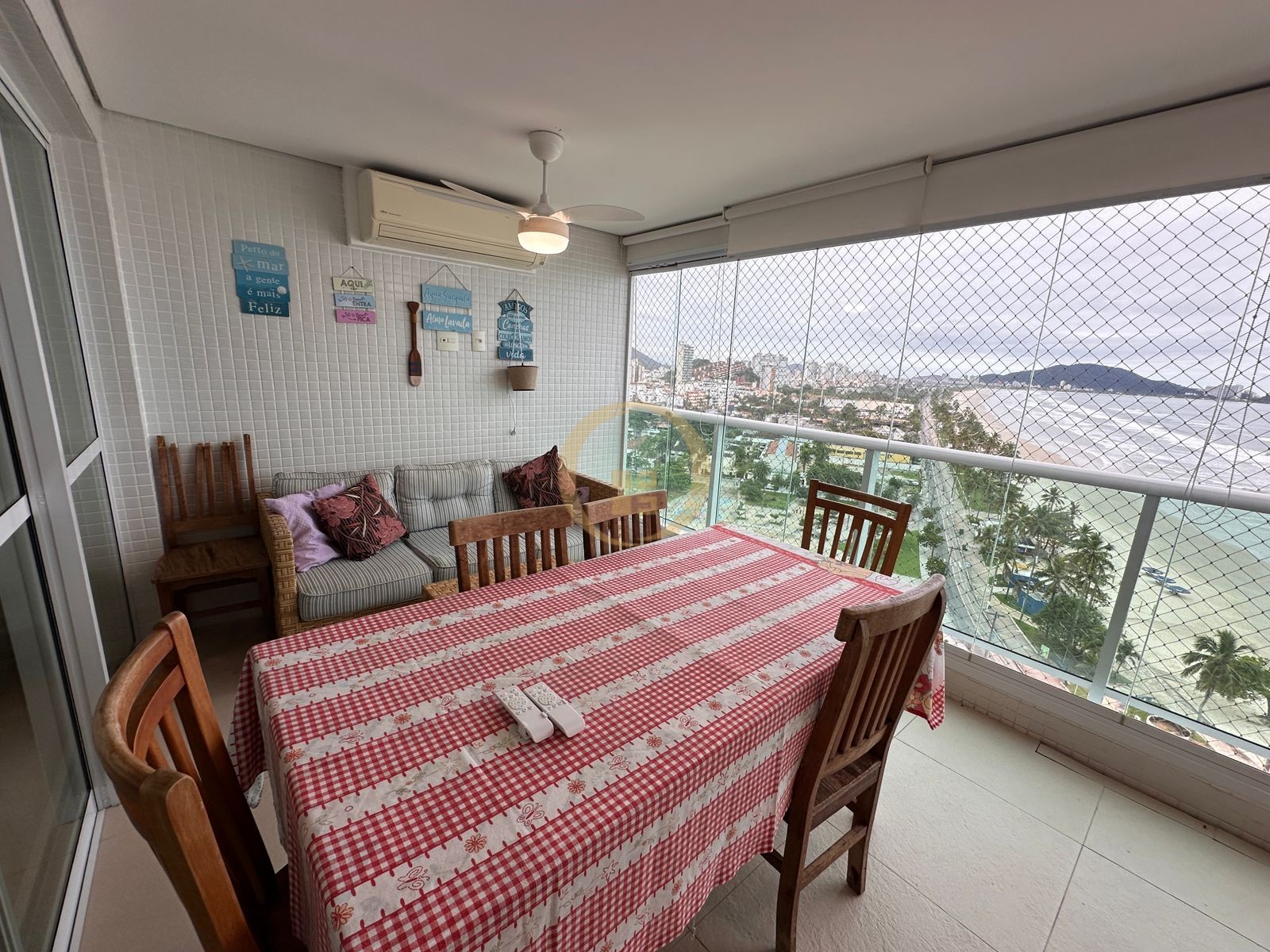 Apartamento na Praia da Enseada, Guarujá - SP