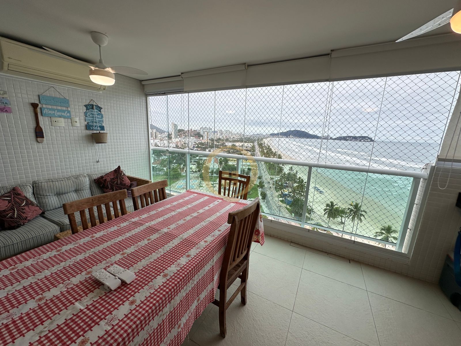 Apartamento na Praia da Enseada, Guarujá - SP